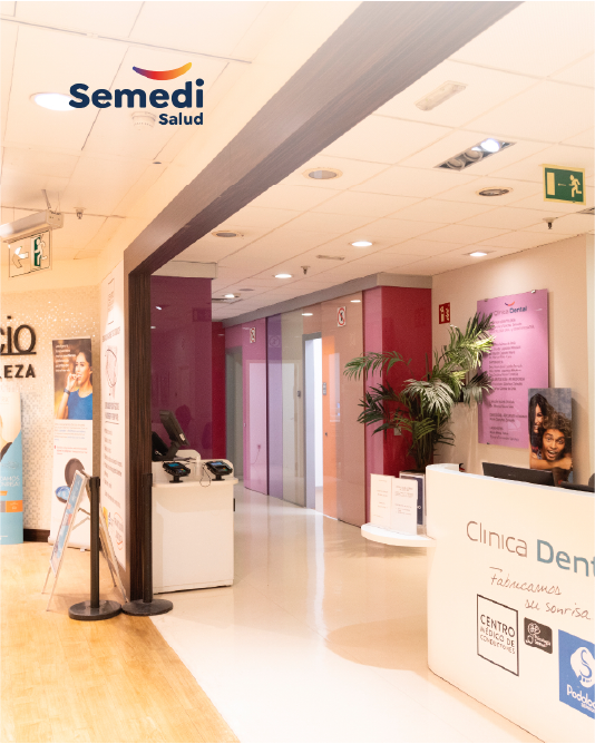 1. Why choose an experienced dentist in Malaga? When it comes to your oral health, having a dentist in Malaga who offers confidence, modern technology, and personalized care is essential. At Semedi Malaga, located in El Corte Inglés, we offer a comprehensive approach with specialists in all areas of dentistry. Our goal is clear: to help you maintain or restore your smile with effective treatments and without unnecessary delays. 2. Semedi: dental clinic in Malaga with advanced technology Located in the heart of the city, in a comfortable and accessible environment, at Semedi we have a team of dentists in Malaga specializing in: Dental aesthetics Implantology Orthodontics Conservative dentistry Oral surgery We combine more than 10 years of experience with digital diagnostic tools to guarantee a safe, precise treatment adapted to each patient. 3. Services we offer at Semedi We have a wide range of dental treatments. Among the most outstanding: Complete dental check-up and professional cleaning: recommended every 6 months. Aesthetic fillings: latest generation materials to restore cavities without affecting aesthetics. Splints: for the treatment of bruxism, very common in patients with stress. Professional teeth whitening: safe, controlled treatment with visible results from the first session. Dental implants: recovery of lost teeth with minimally invasive techniques. Aesthetic orthodontics: transparent aligners and modern brackets. All treatments are carried out in our Malaga facilities, without external referrals. 4. When was your last dental check-up? Importance of going to a good center Many people only go to the dentist when they feel pain or discomfort. However, the key to maintaining a healthy mouth is prevention and early diagnosis. If it has been more than six months since your last dental check-up, it is time to visit a dentist in Malaga who guarantees comprehensive care and professional follow-up. Periodic check-ups allow detecting cavities in initial phases, avoiding periodontal diseases and preserving the gums and bone that support the teeth. In quality centers such as Semedi Malaga, these check-ups not only include a visual examination, but also complementary tests such as digital X-rays, which increases the accuracy of the diagnosis and reduces long-term risks. Going to a good dental center also implies having updated professionals, high-end materials and individualized treatments. In addition, at Semedi we coordinate dental treatment with other health specialties, such as psychology or podiatry, to address the patient globally. Preventing is more economical, less invasive and much more effective than treating advanced pathologies. Therefore, we invite you to review your oral health with us and maintain a healthy and functional smile throughout the year. 5. Personalized attention with constant monitoring At Semedi Malaga, the patient is always the center. Our dentists clearly explain the diagnosis and treatment plan. Each phase is adjusted to the patient's needs, and proactive monitoring is carried out. In addition, we offer: Non-stop hours from Monday to Saturday Free parking Financing up to 12 months without interest 10% discount for those over 65 years of age 6. Common cases we treat daily Our dentists frequently attend to: Acute dental pain Infections or abscesses Inflamed gums or bleeding Tooth wear due to bruxism Loss of teeth Crowded or misaligned teeth We also treat patients seeking aesthetic improvements: whitening, veneers or transparent aligners. 7. How to make an appointment with a dentist in Malaga? You can book your appointment: By calling 952 395 363 Through the web form at semedisalud.com We are located on the first floor of El Corte Inglés (Avda. Andalucía), with easy access by public or private transport. Frequently Asked Questions Is teeth whitening safe? Yes, at Semedi we use approved products and techniques supervised by specialists. Can I finance a complete dental treatment? Yes, we offer up to 12 months without interest with El Corte Inglés card. What differentiates Semedi from other dentists in Malaga? Personalized attention, modern technology and a multidisciplinary approach with other health services of the same center (psychology, podiatry, medical check-ups). Conclusion Choosing a dentist in Malaga shouldn't be a complicated decision. At Semedi, we guarantee a professional, friendly environment focused on results. Our experience, prime location, and additional benefits make taking care of your smile more accessible than ever. We look forward to welcoming you to Semedi Malaga to begin your dental treatment with complete confidence.